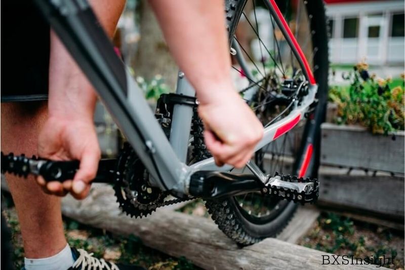 how to remove bike pedals with a wrench