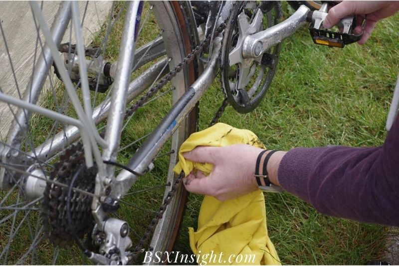 The Lazy Way To Clean A Bicycle Chain